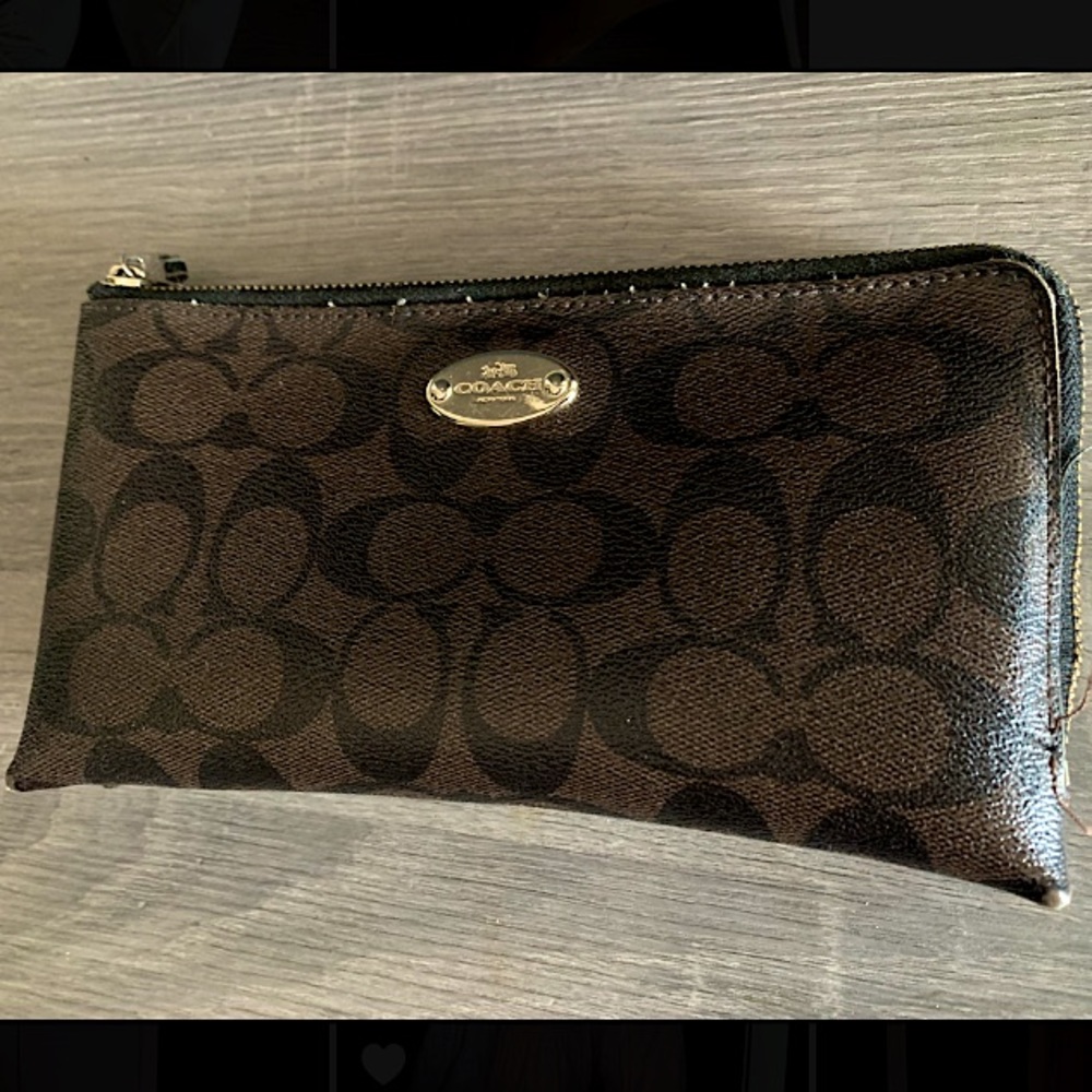 COACH Wallet - Picture 1 of 3